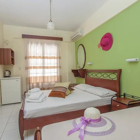Ξενοδοχείο με διαμερίσματα Ionio Sea Poros 3*